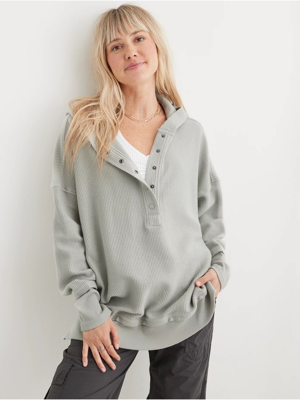 Cozy Waffle-Knit Snap Henley Pullover - Light Sage